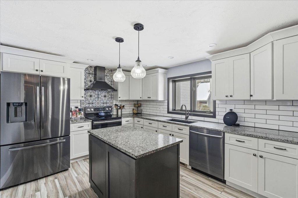 Photo of 5 Tsienneto Road #75, Derry, NH 03038 (MLS # 5087089)