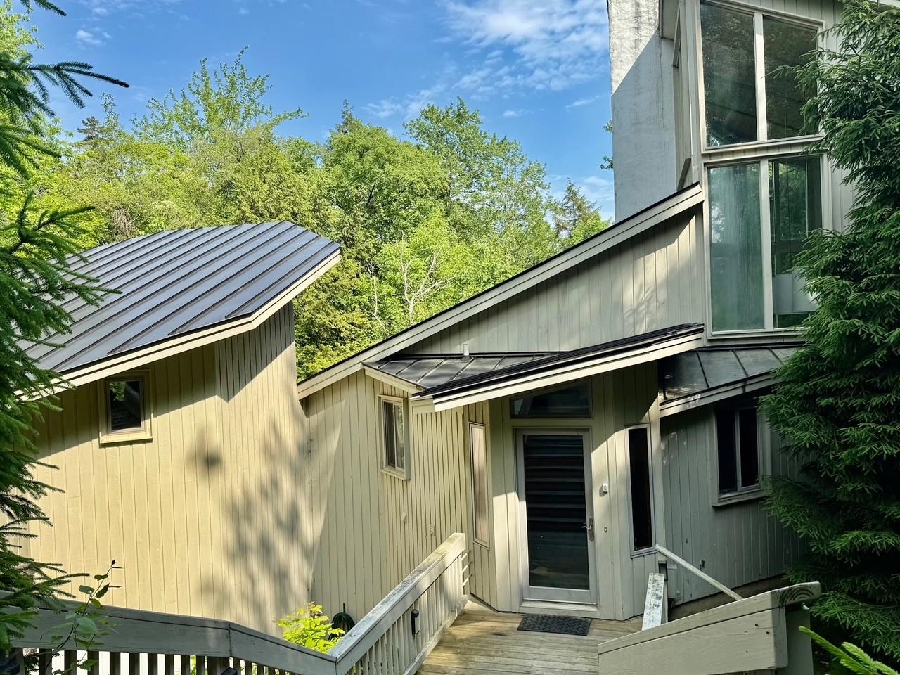 389 Howard Hill Road