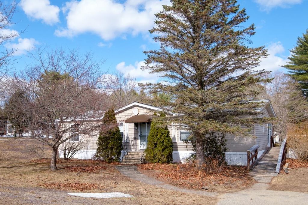 Photo of 2 Sagamore Lane, Rochester, NH 03867 (MLS # 5080739)