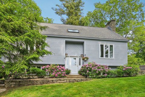 2 Warton Road Nashua NH 03062