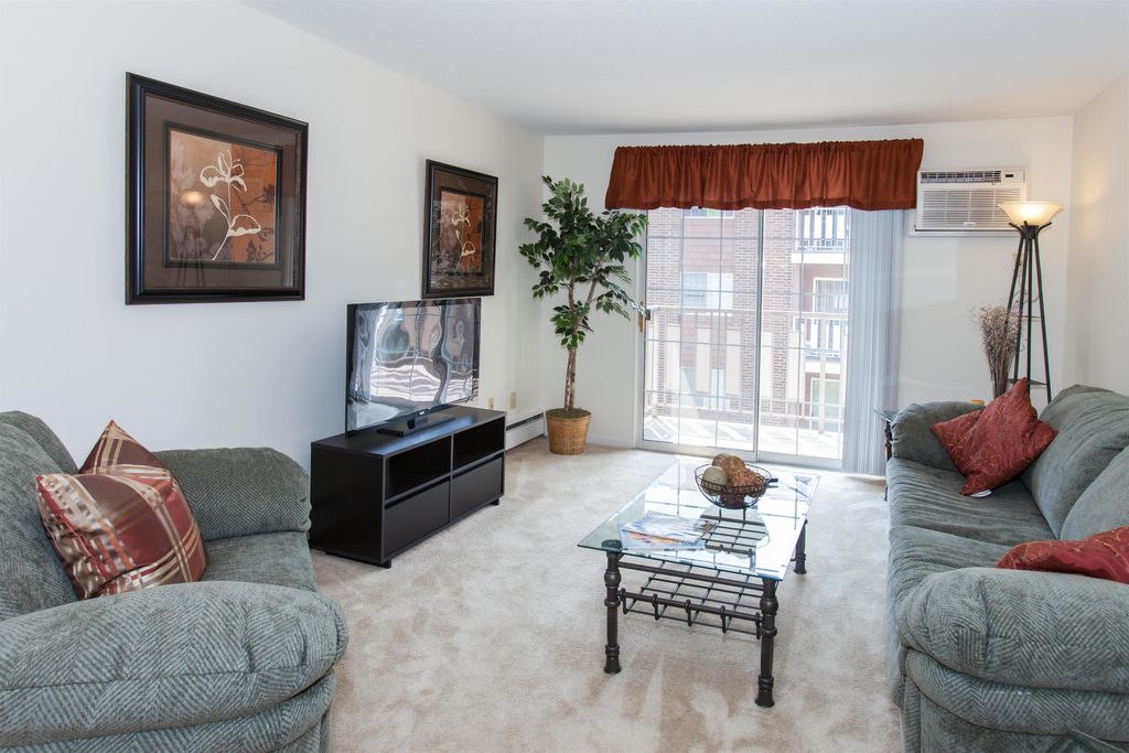 Photo of 106 West River Drive, Manchester, NH 03104 (MLS # 5069847)