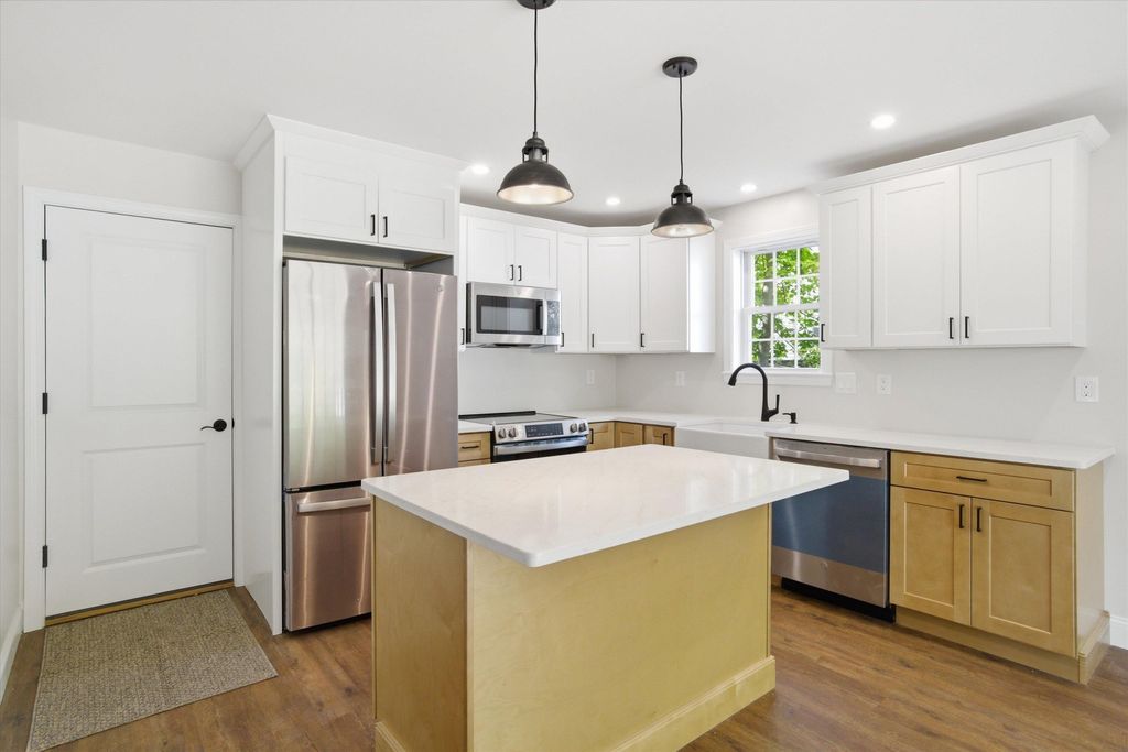 Photo of 6 Pleasant Street, Derry, NH 03038 (MLS # 5088794)