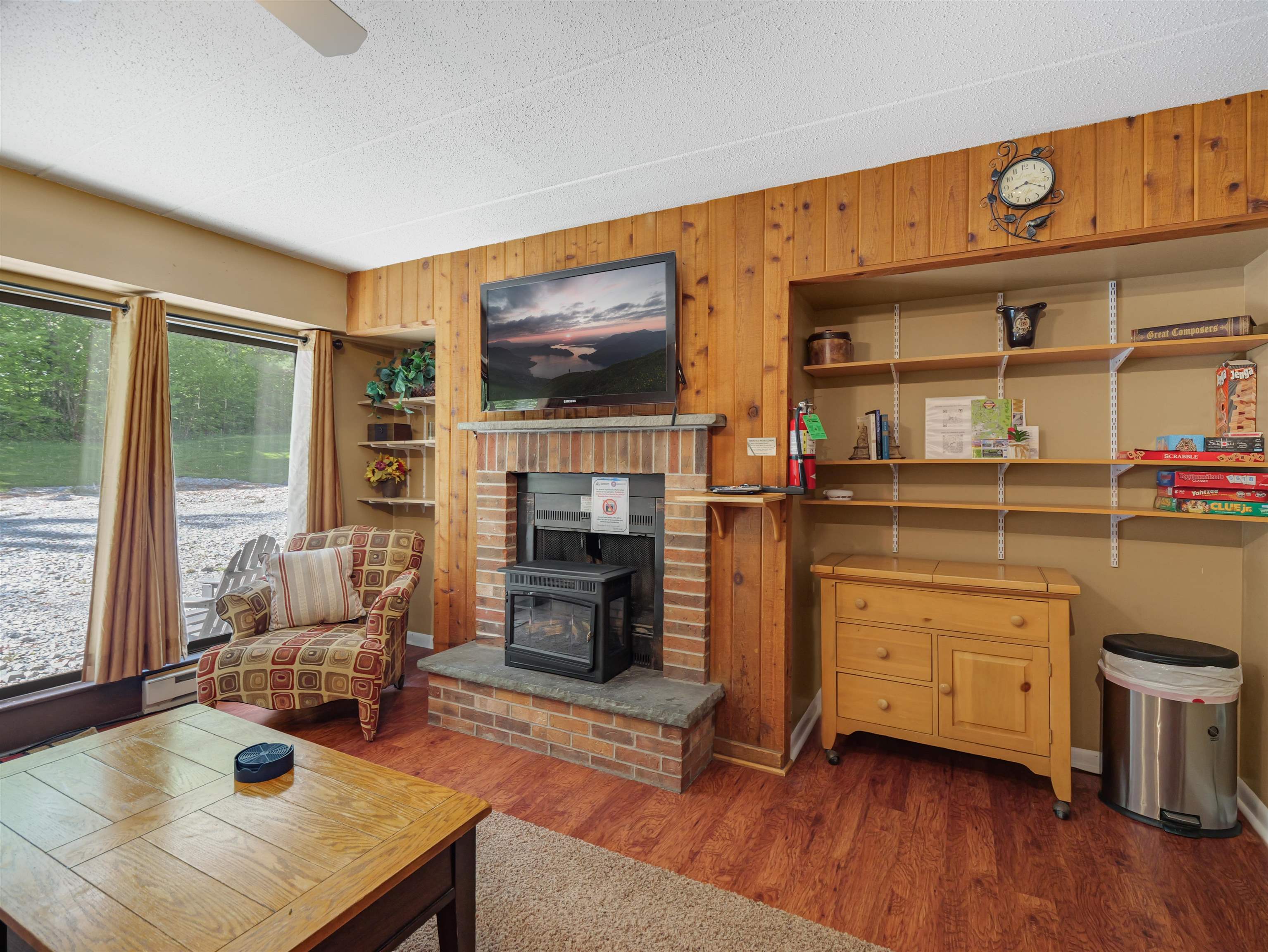 137 East Mountain Road 2A3