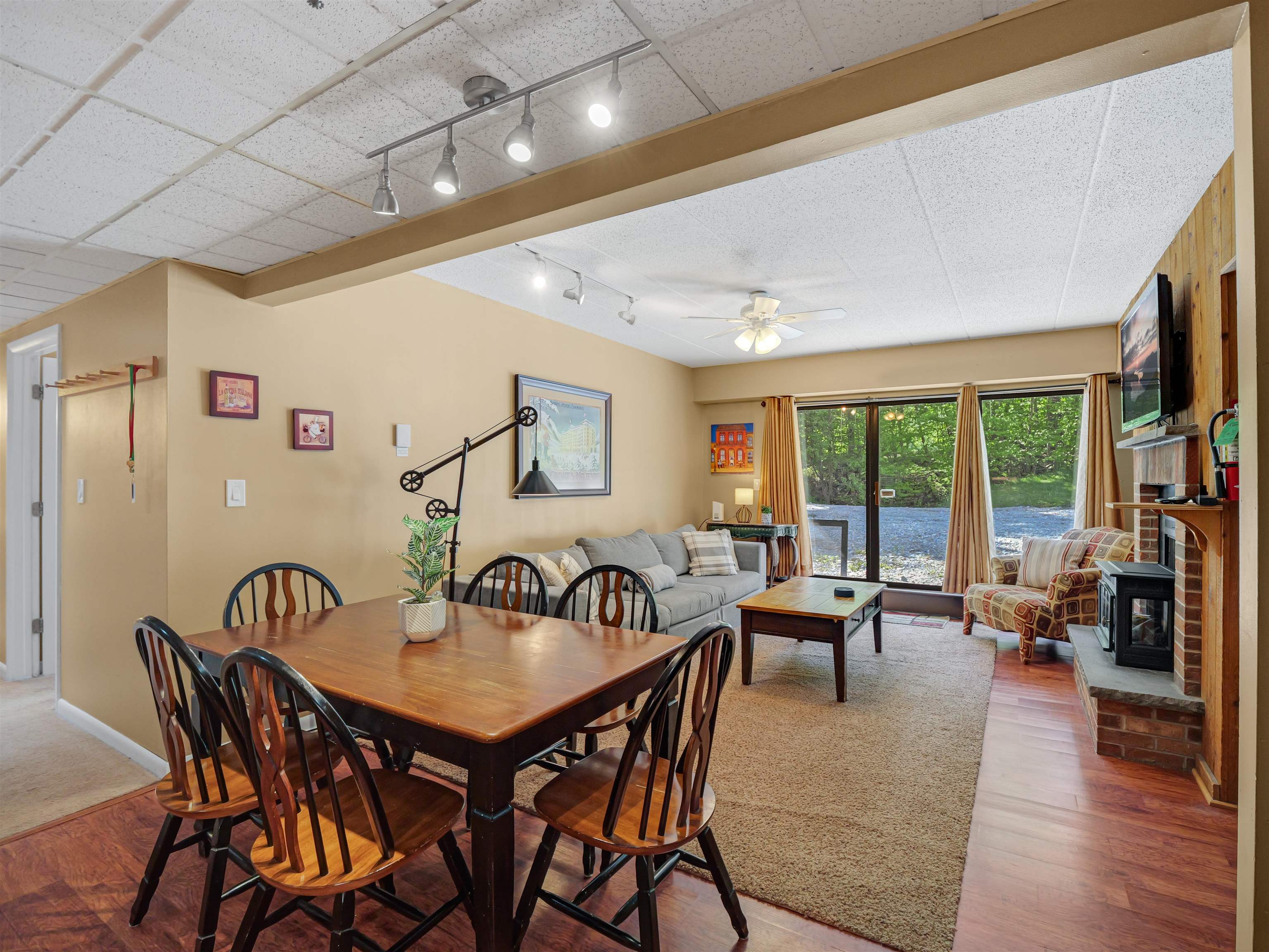 137 East Mountain Road 2A3