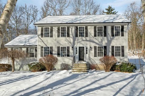 Photo of 46 Goodhue Road, Derry, NH 03038 (MLS # 5072141)