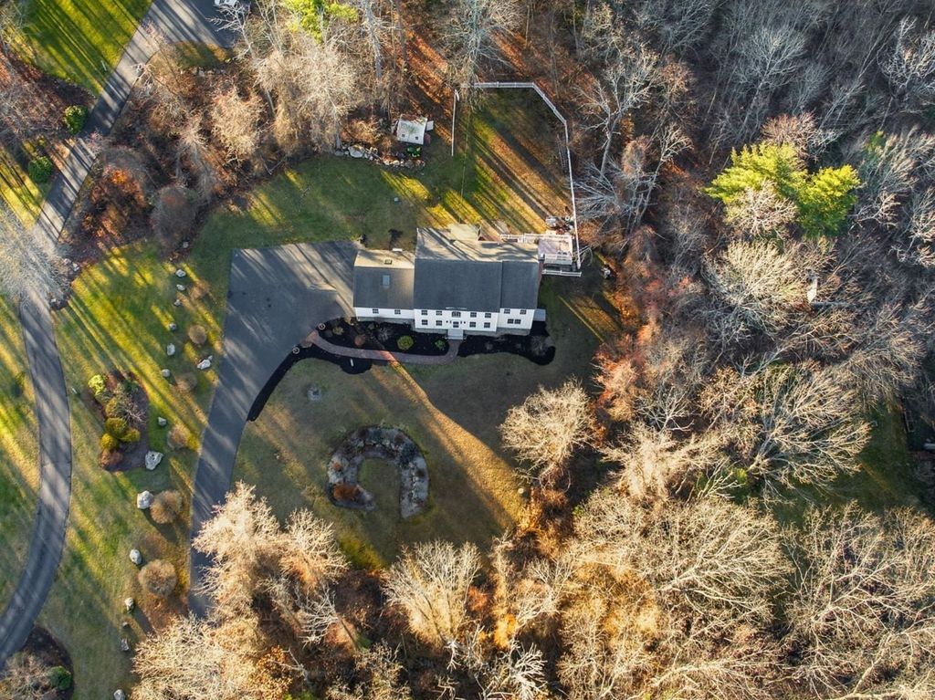 Photo of 18 Holbrook Road, Bedford, NH 03110 (MLS # 5072079)