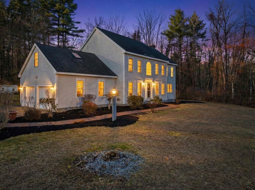 Photo of 18 Holbrook Road, Bedford, NH 03110 (MLS # 5072079)