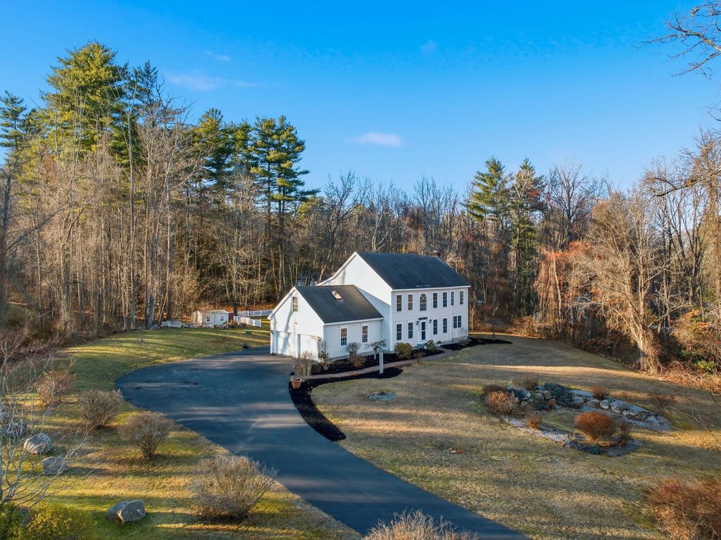 Photo of 18 Holbrook Road, Bedford, NH 03110 (MLS # 5072079)
