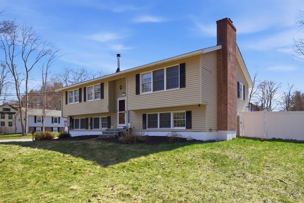 Photo of 38 Vernon Avenue, Rochester, NH 03867 (MLS # 5083507)