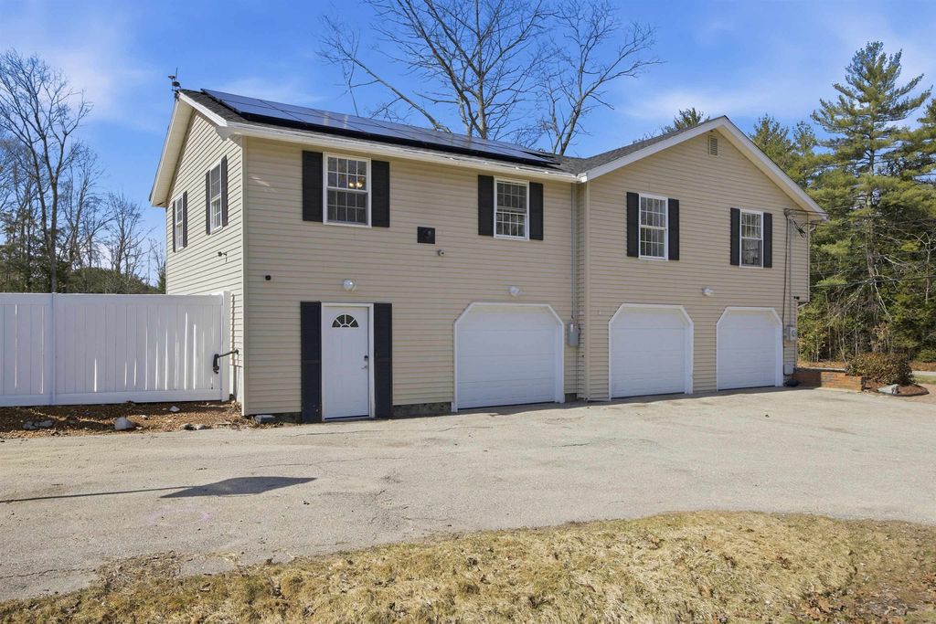 Photo of 38 Vernon Avenue, Rochester, NH 03867 (MLS # 5083507)