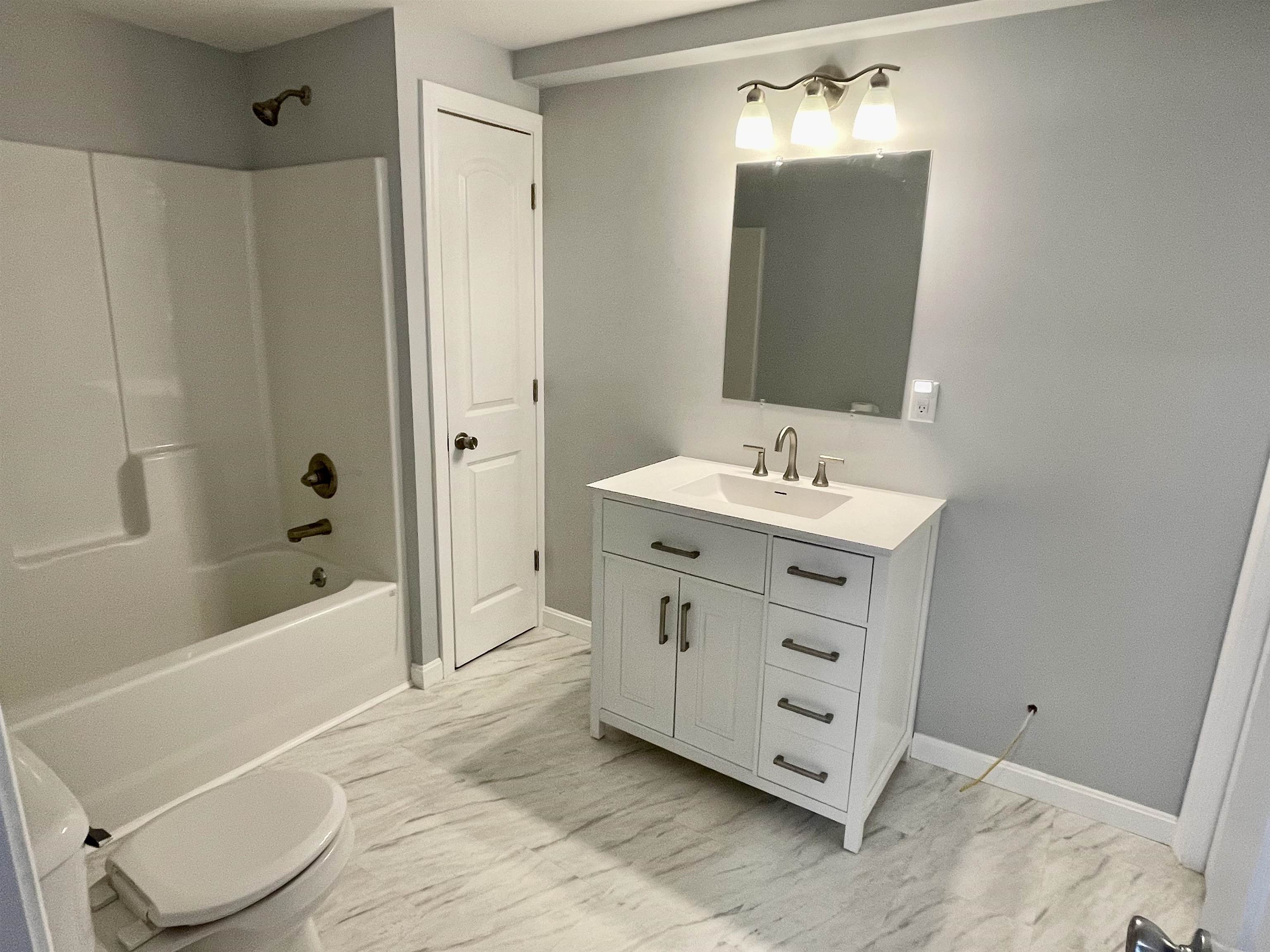 Raymond, New Hampshire 03070, United States, 3 Bedrooms Bedrooms, ,2 BathroomsBathrooms,Residential,Pending,8097