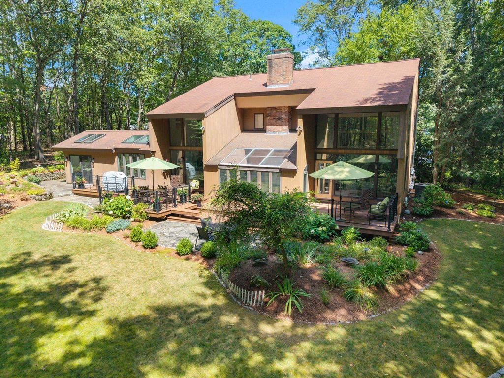 Photo of 15 Masefield Road, Nashua, NH 03062 (MLS # 5086715)