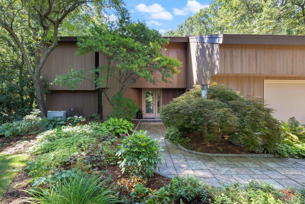 Photo of 15 Masefield Road, Nashua, NH 03062 (MLS # 5086715)