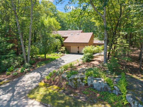 Photo of 15 Masefield Road, Nashua, NH 03062 (MLS # 5086715)