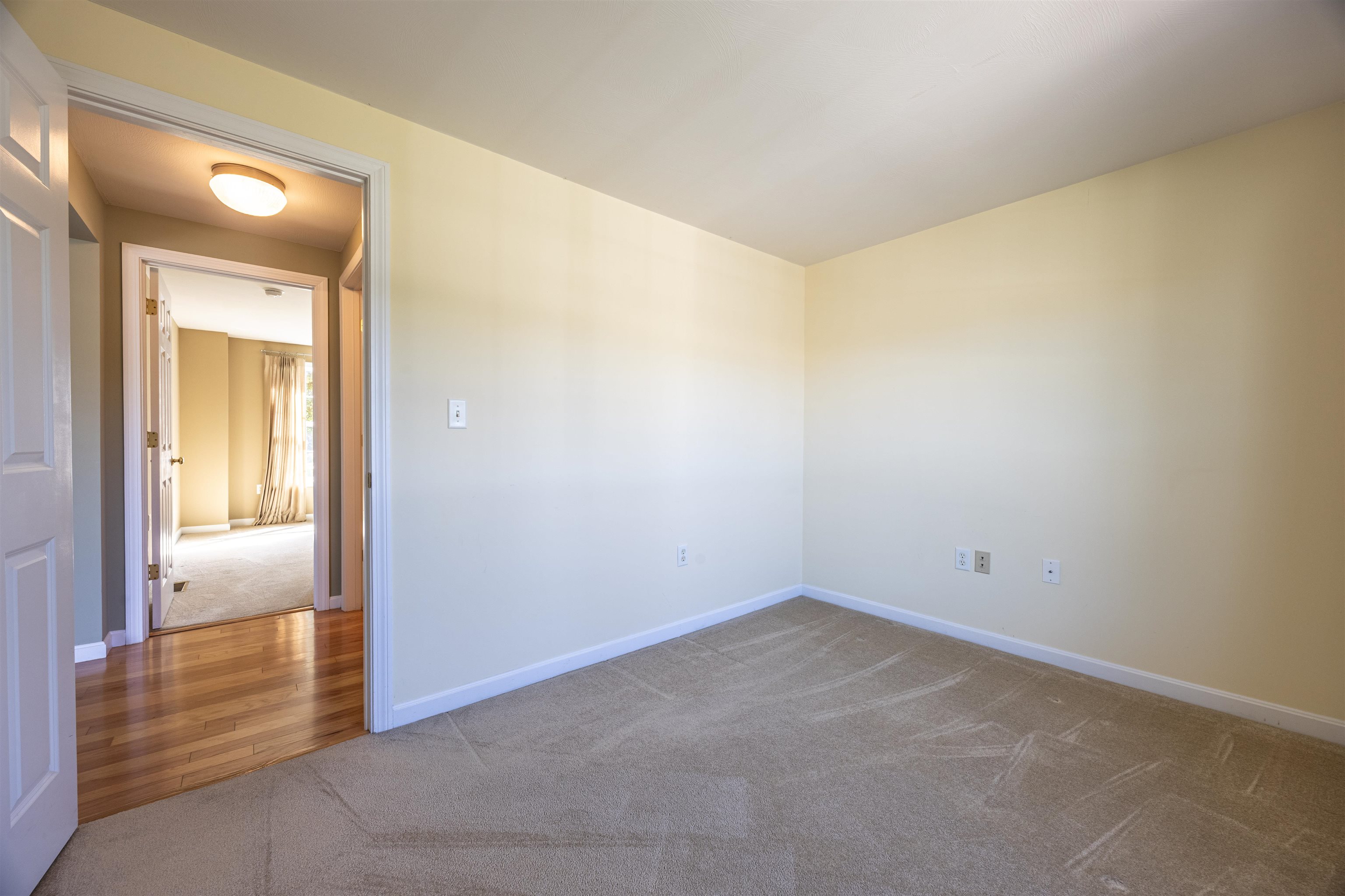 Hooksett, New Hampshire 03106, United States, 2 Bedrooms Bedrooms, ,2 BathroomsBathrooms,Residential,Active,221467