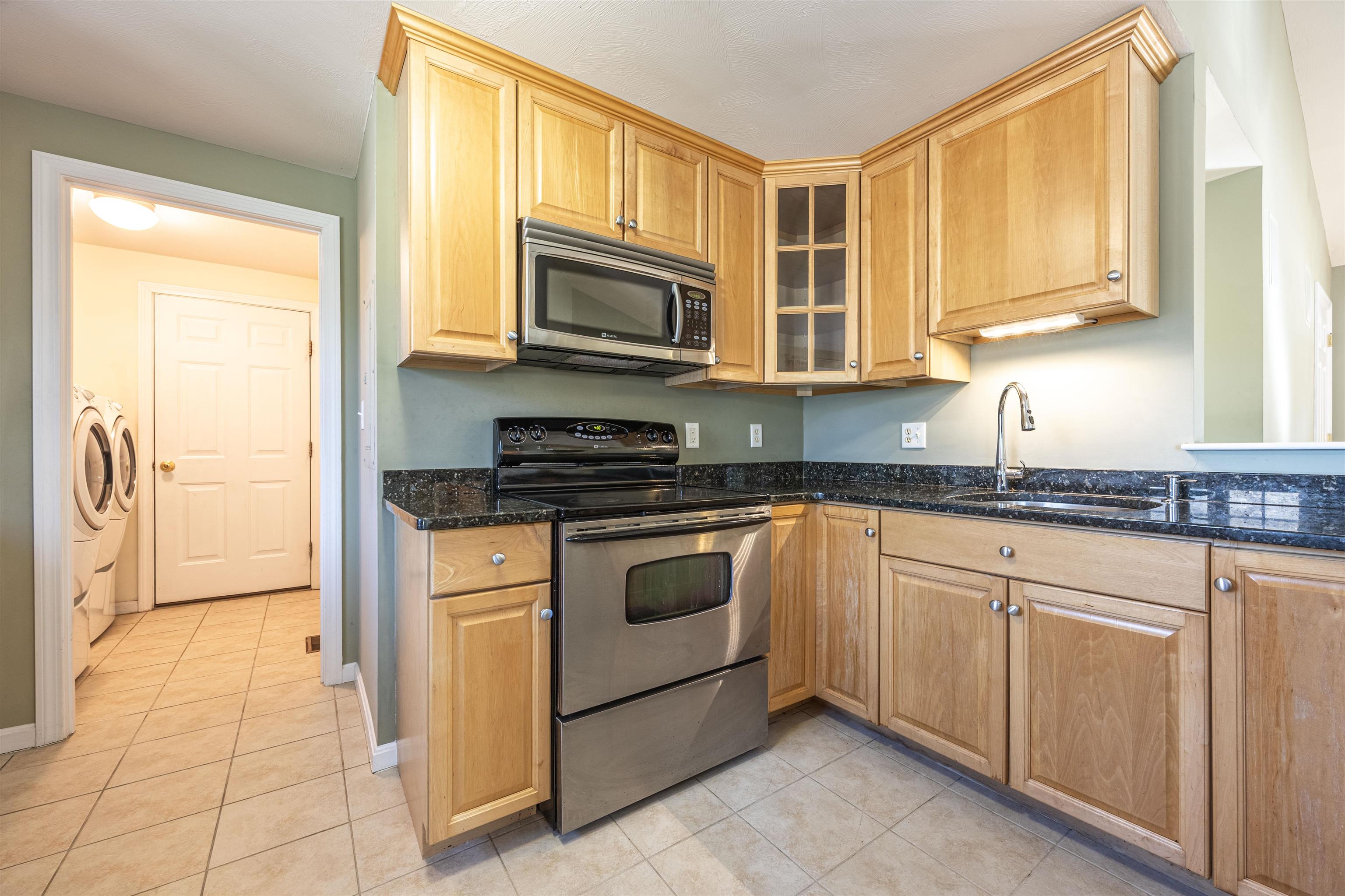 Hooksett, New Hampshire 03106, United States, 2 Bedrooms Bedrooms, ,2 BathroomsBathrooms,Residential,Active,221467