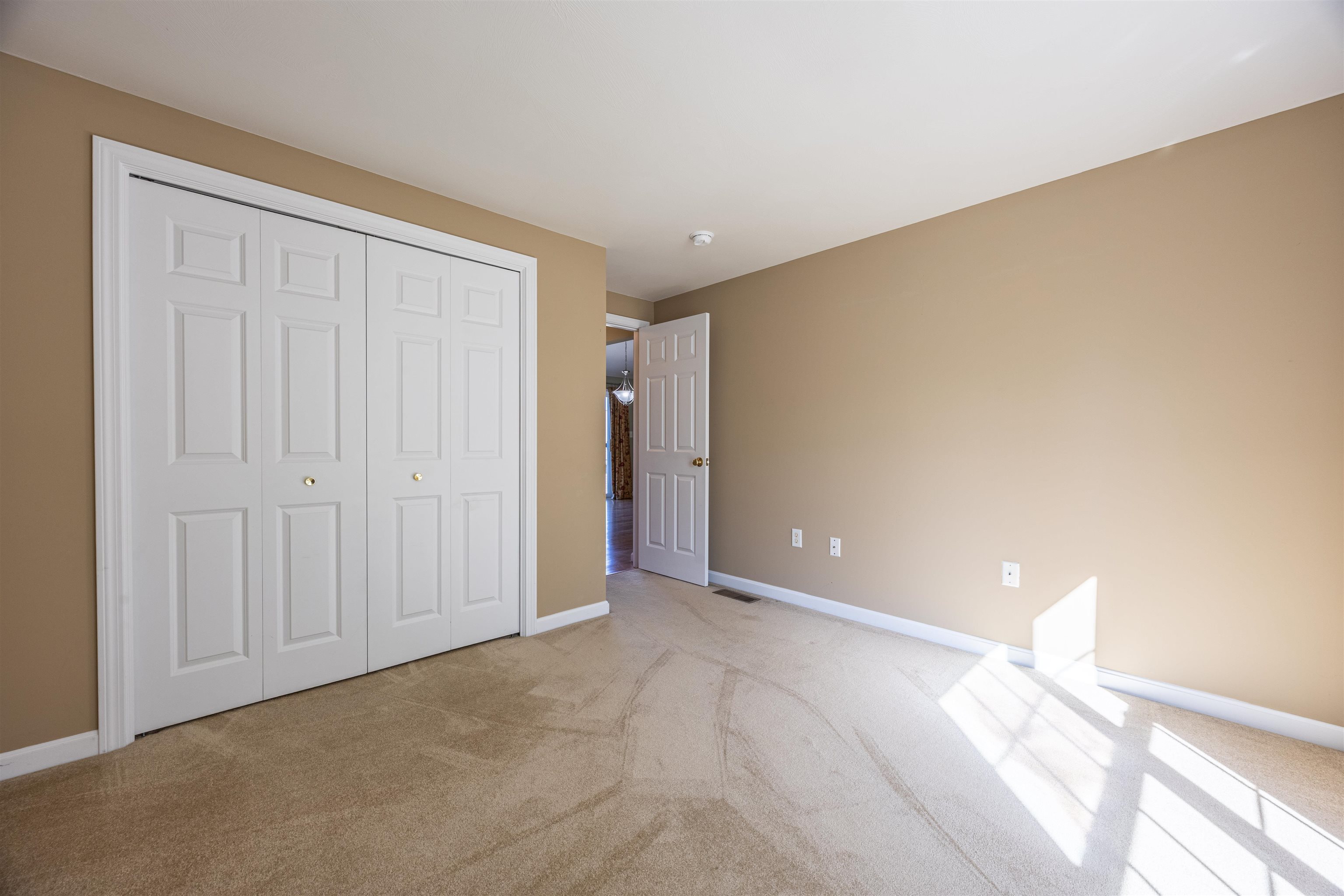 Hooksett, New Hampshire 03106, United States, 2 Bedrooms Bedrooms, ,2 BathroomsBathrooms,Residential,Active,221467