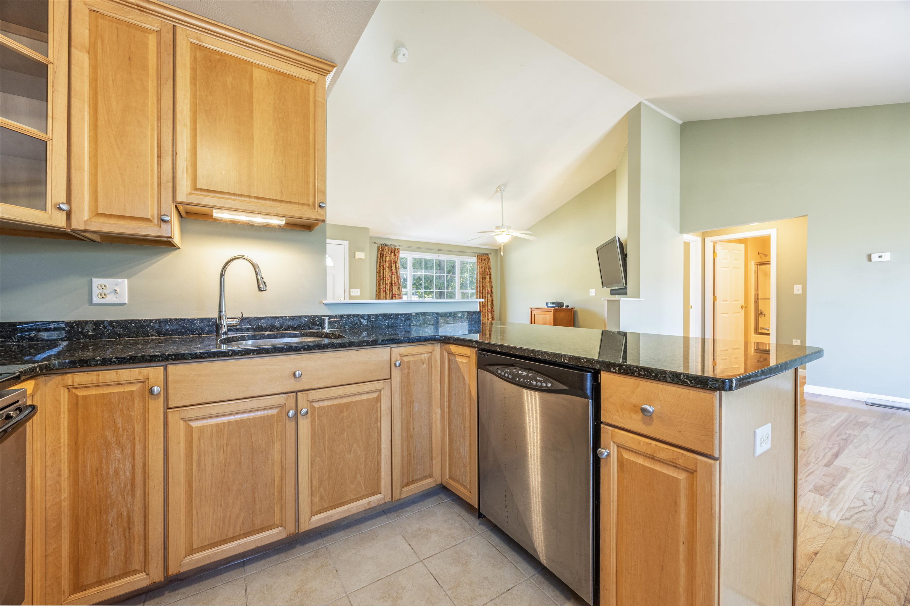 Hooksett, New Hampshire 03106, United States, 2 Bedrooms Bedrooms, ,2 BathroomsBathrooms,Residential,Active,221467