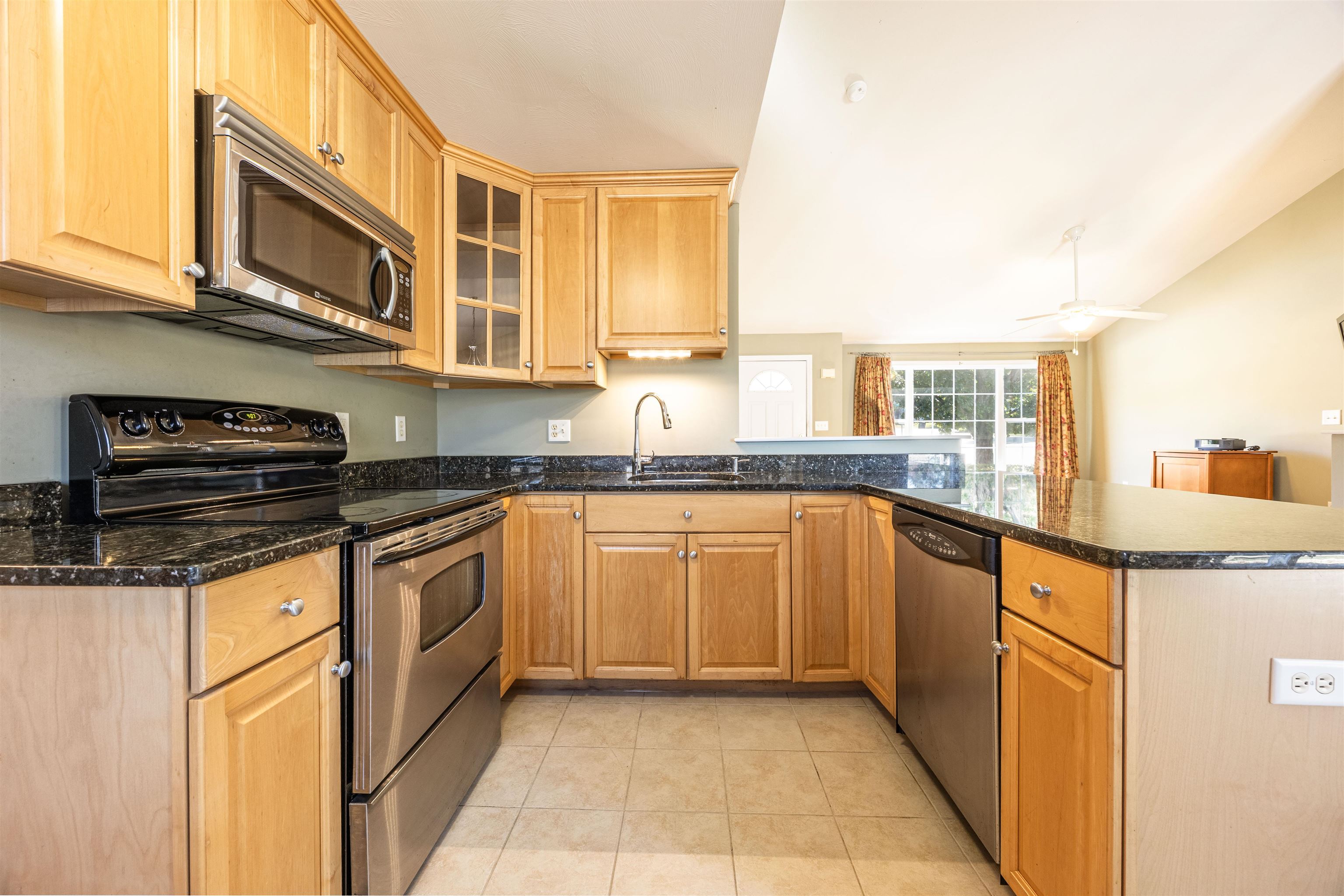 Hooksett, New Hampshire 03106, United States, 2 Bedrooms Bedrooms, ,2 BathroomsBathrooms,Residential,Active,221467