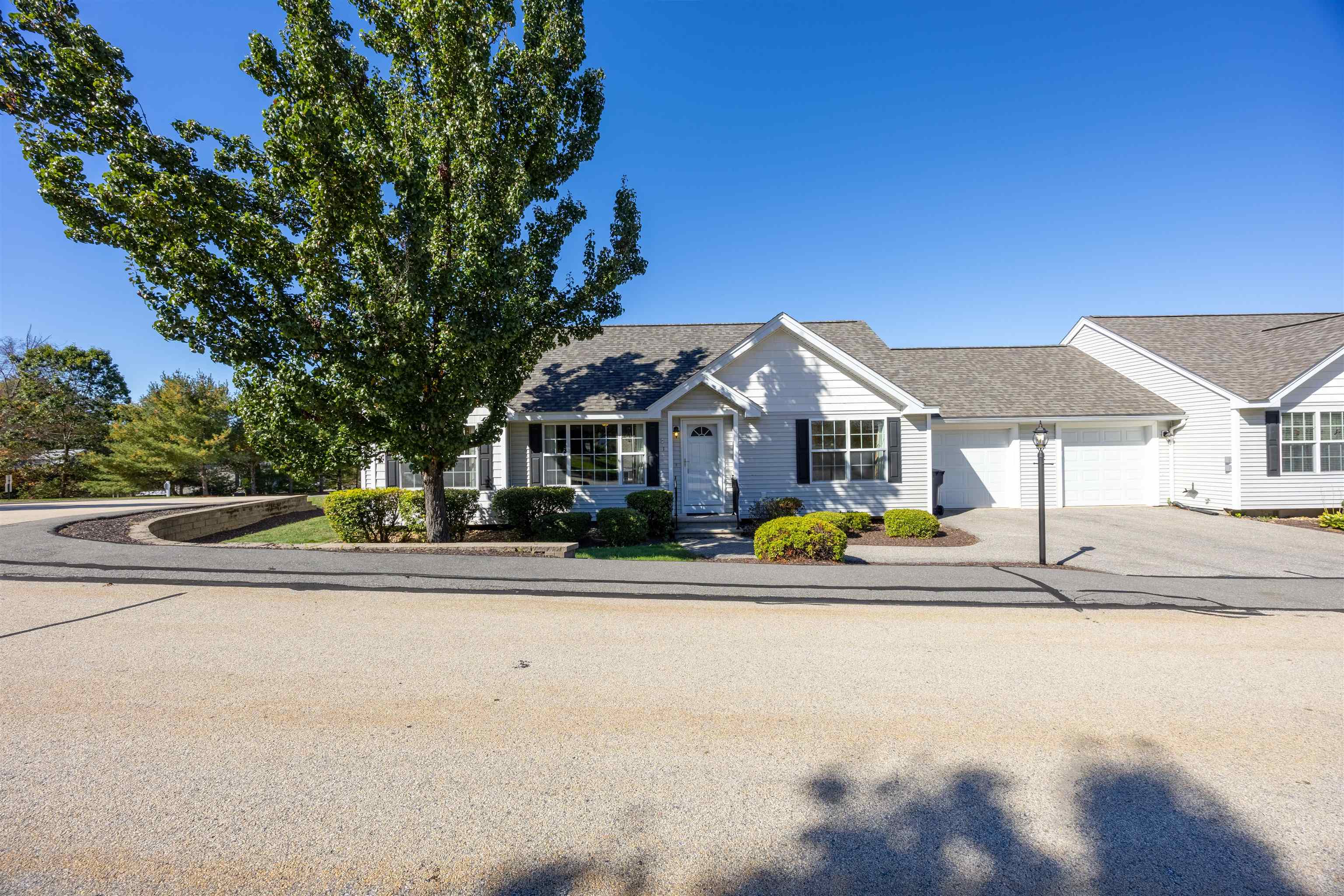 Hooksett, New Hampshire 03106, United States, 2 Bedrooms Bedrooms, ,2 BathroomsBathrooms,Residential,Active,221467