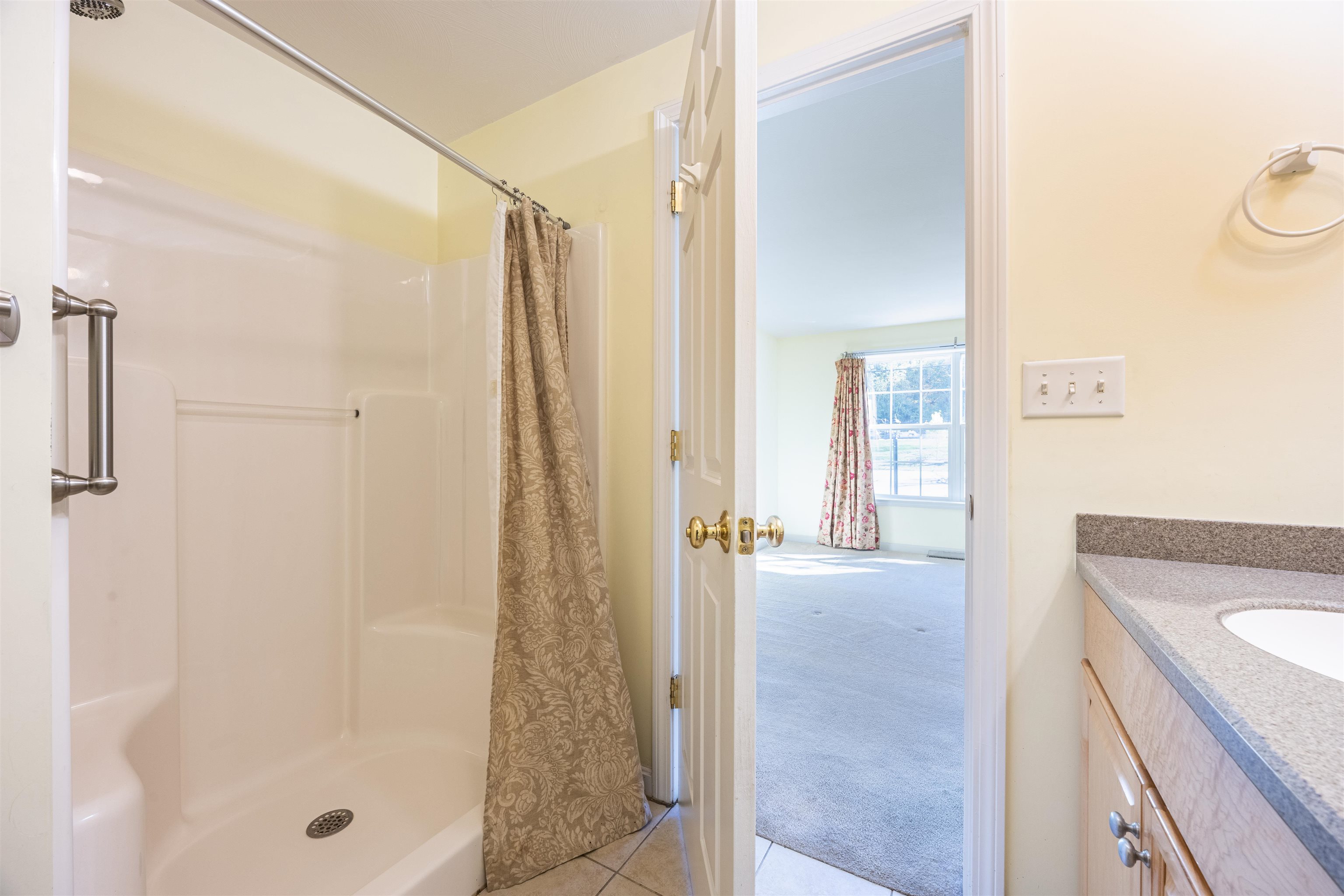 Hooksett, New Hampshire 03106, United States, 2 Bedrooms Bedrooms, ,2 BathroomsBathrooms,Residential,Active,221467