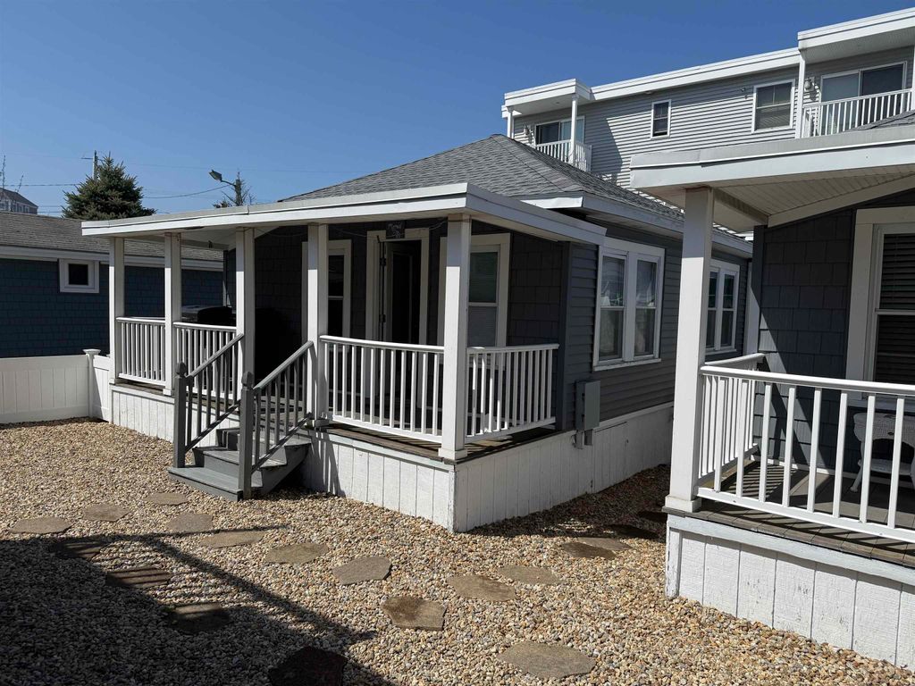 Photo of 7 Dover Avenue, Hampton, NH 01830 (MLS # 5079701)