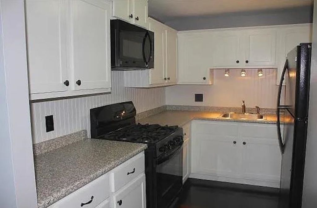 Photo of 136 Mammoth Road #26, Hooksett, NH 03106 (MLS # 5084704)