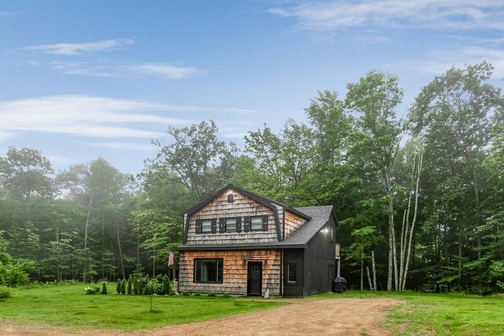 Photo of 237 Glen Ledge Road, Bartlett, NH 03838 (MLS # 5073117)