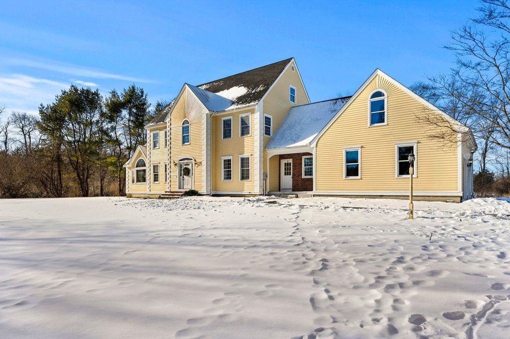 Photo of 13 Madison Avenue #6, Kingston, NH 03848 (MLS # 5072130)