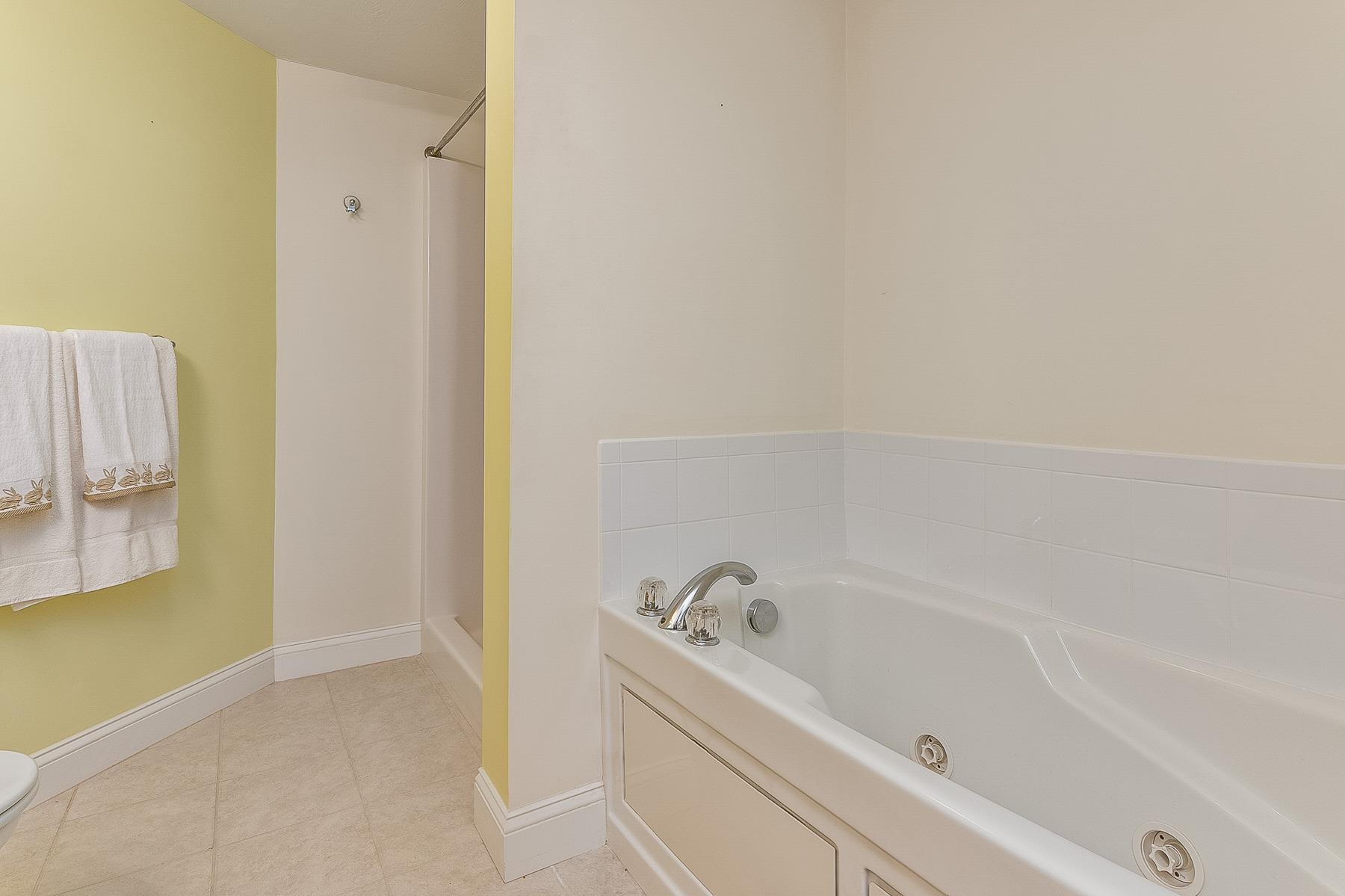 Exeter, New Hampshire 03833, United States, 2 Bedrooms Bedrooms, ,2 BathroomsBathrooms,Residential,Active,43629