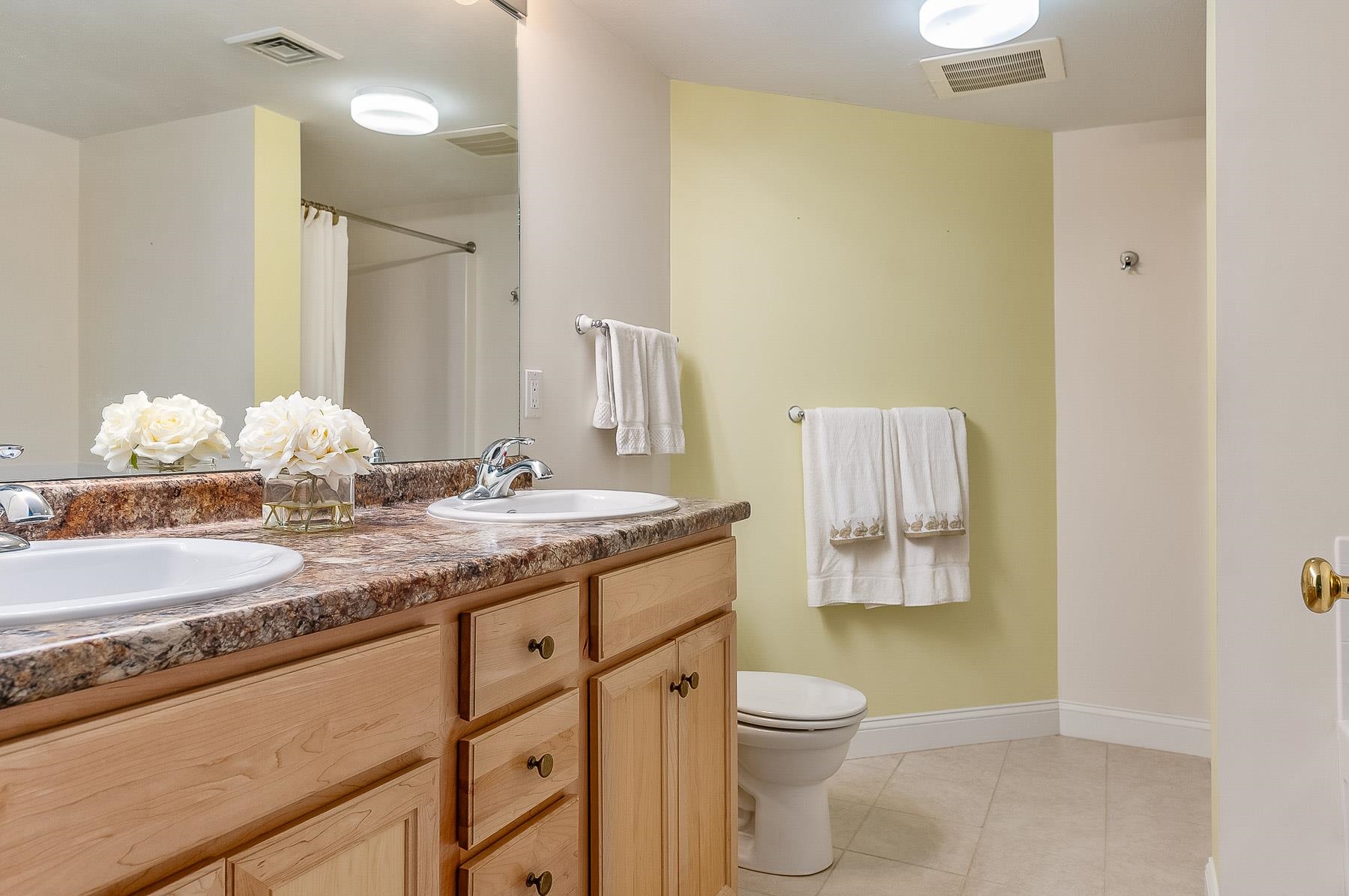 Exeter, New Hampshire 03833, United States, 2 Bedrooms Bedrooms, ,2 BathroomsBathrooms,Residential,Active,43629