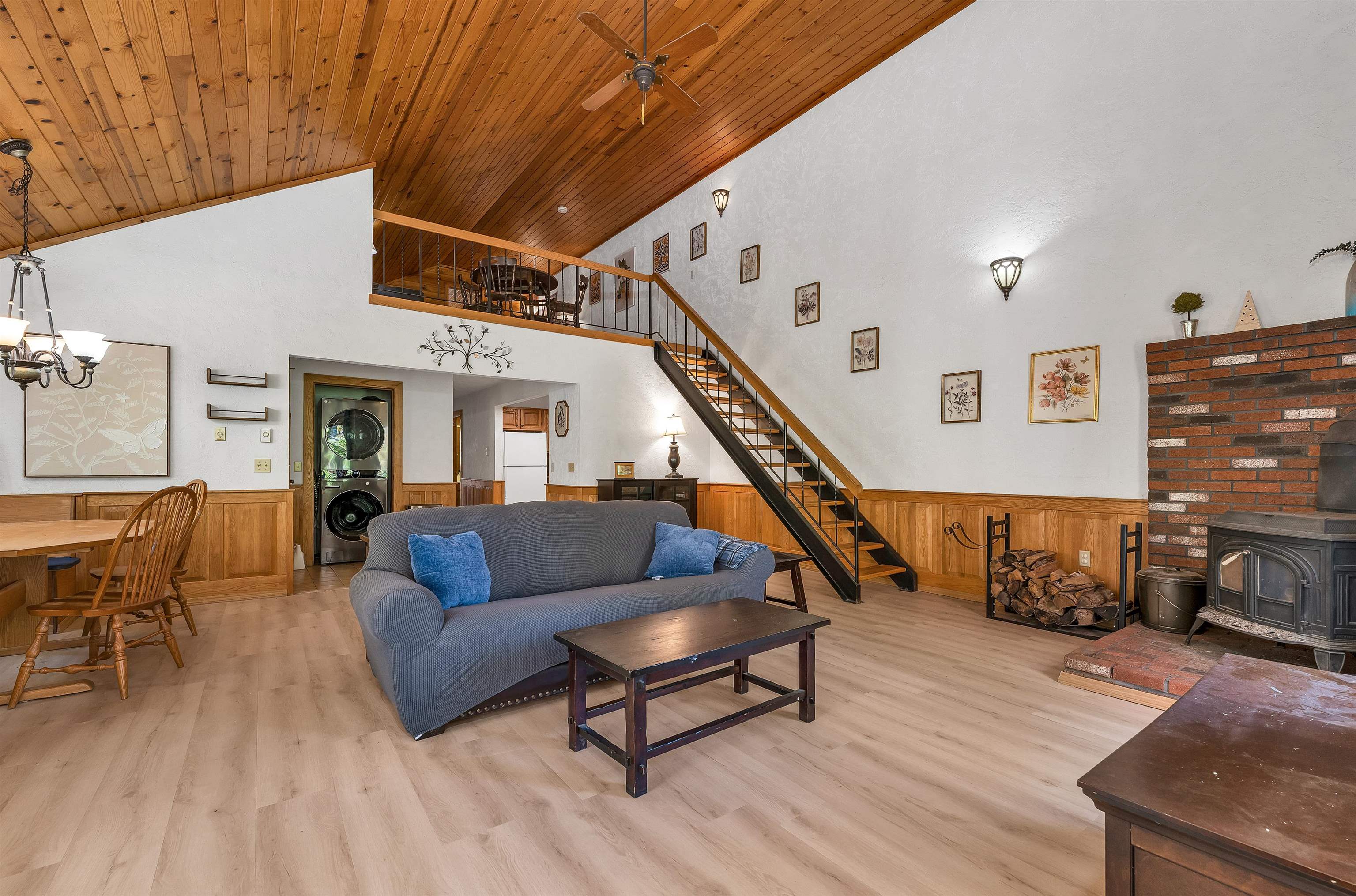 23 Christmas Mountain Road