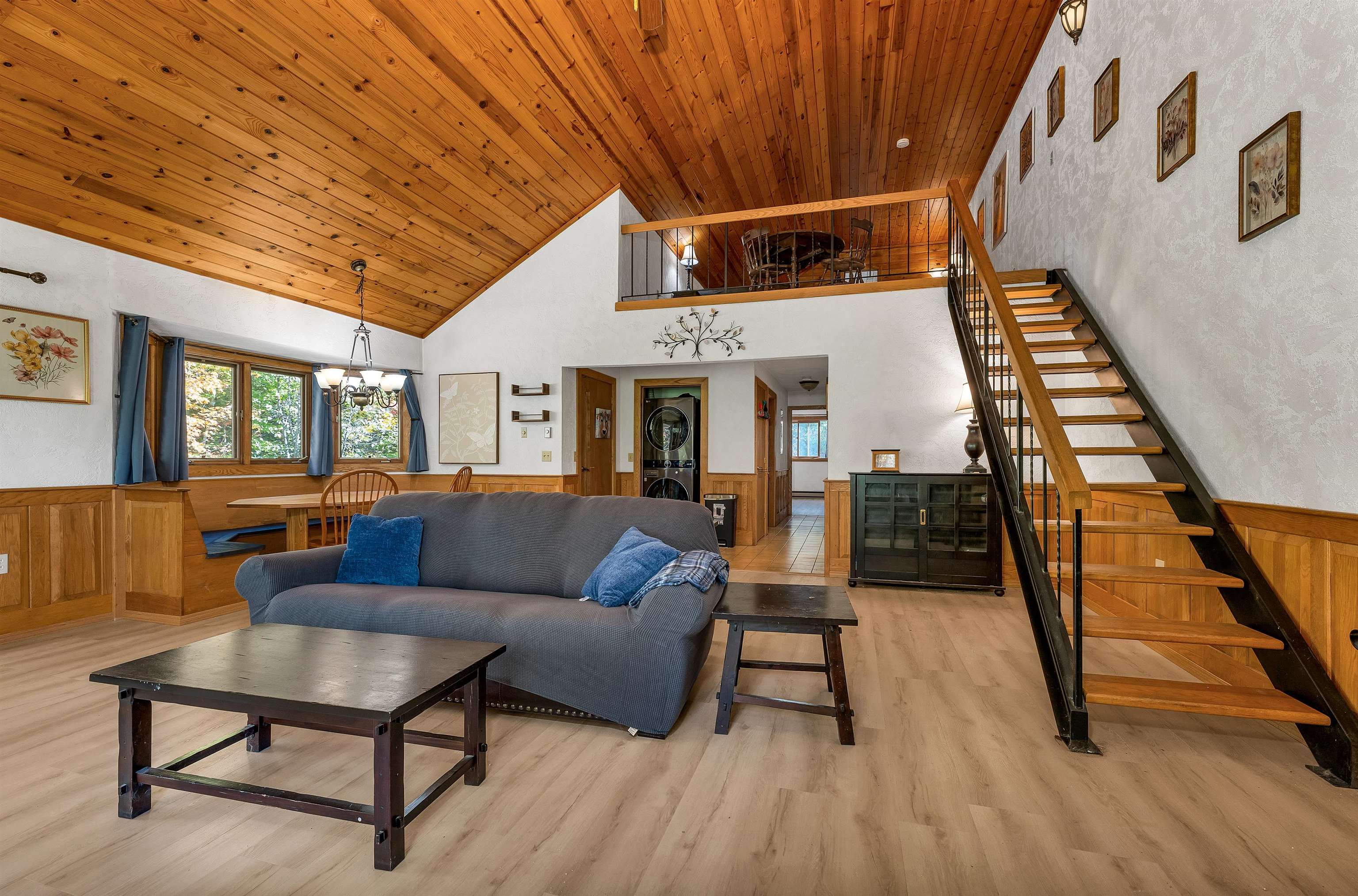 23 Christmas Mountain Road