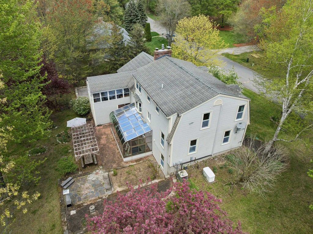 Photo of 8 Queens Way, Merrimack, NH 03054 (MLS # 5089038)