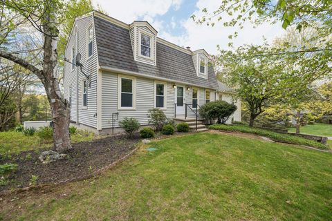 Photo of 8 Queens Way, Merrimack, NH 03054 (MLS # 5089038)