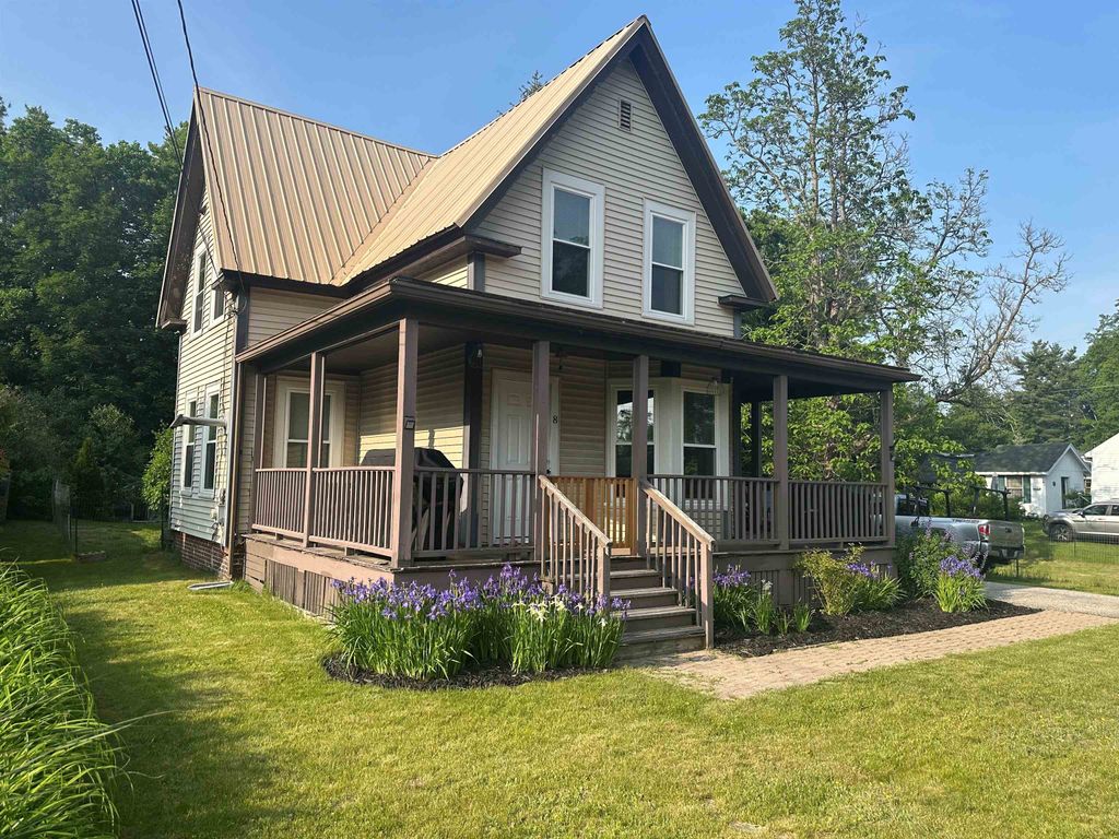 Photo of 8 Main Street, Raymond, NH 03077 (MLS # 5086914)
