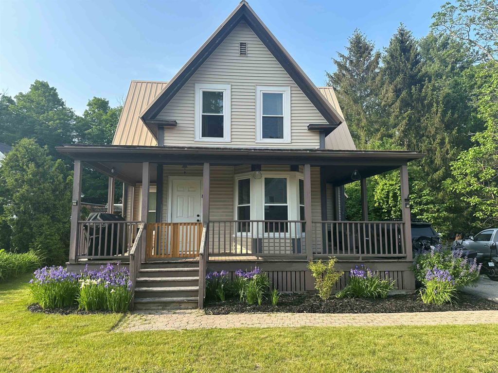 Photo of 8 Main Street, Raymond, NH 03077 (MLS # 5086914)