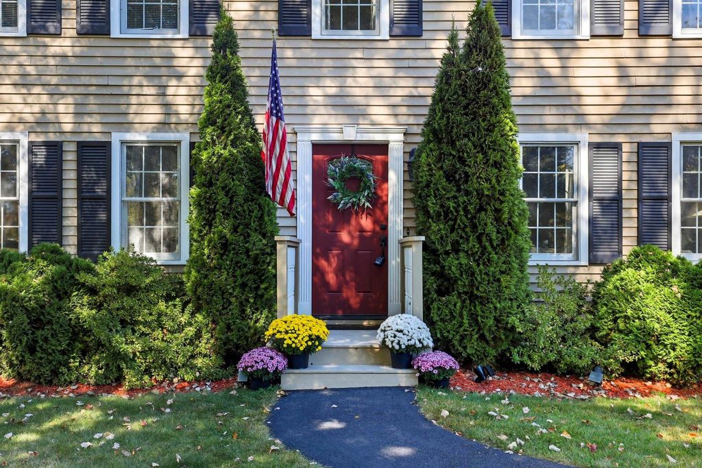 Photo of 8 Blake Farm Road, Derry, NH 03038 (MLS # 5064234)