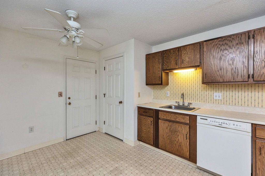 Photo of 1 Northbrook Drive #102, Manchester, NH 03102 (MLS # 5084540)