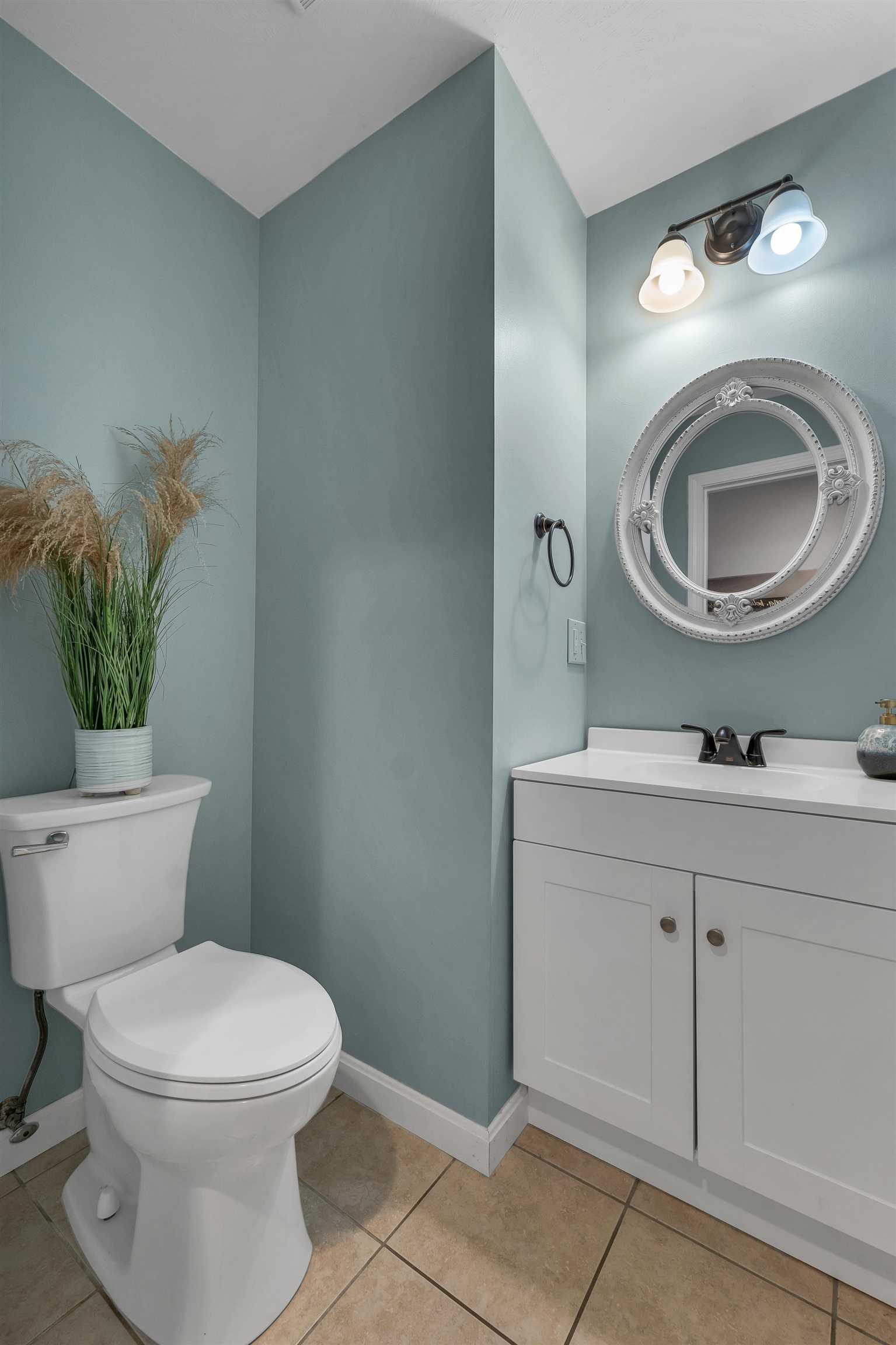 New Boston, New Hampshire 03070, United States, 3 Bedrooms Bedrooms, ,3 BathroomsBathrooms,Residential,Active,240780