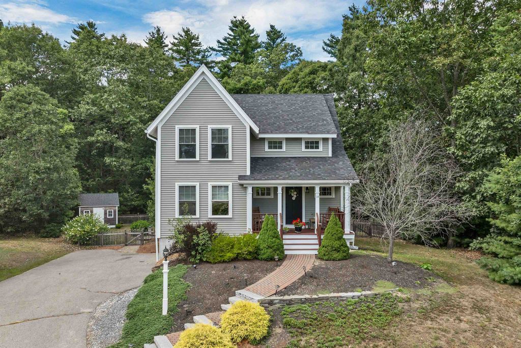 Photo of 14 Winslow Drive, Exeter, NH 03833 (MLS # 5082690)