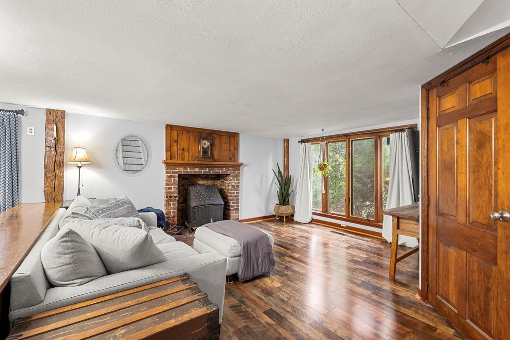 Photo of 256 E Dunstable Road, Nashua, NH 03062 (MLS # 5085115)