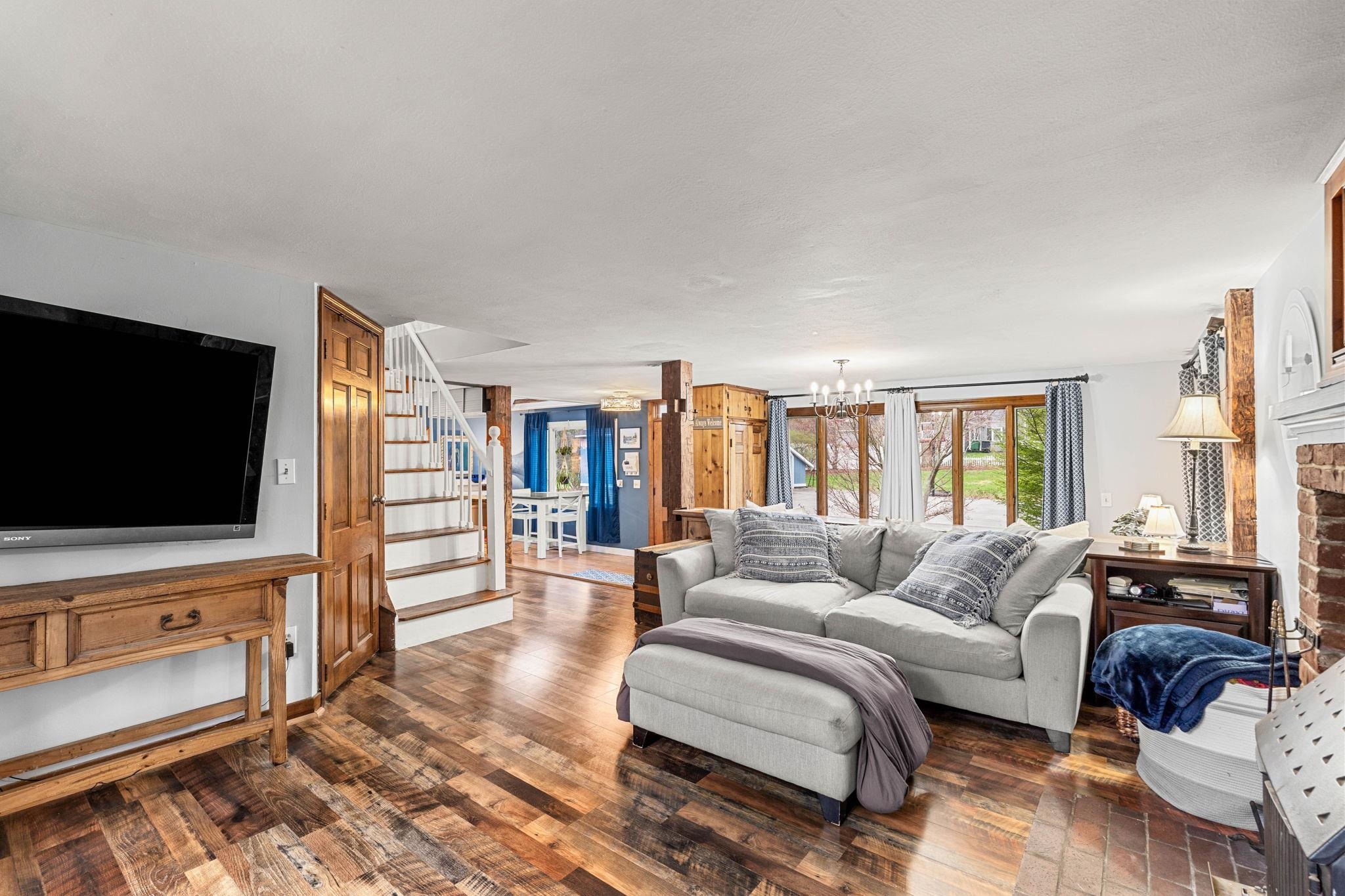 256 E Dunstable Road