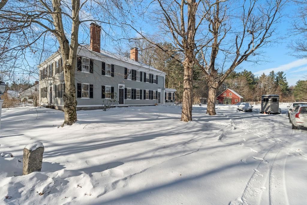 Photo of 337 Middle Road, Brentwood, NH 03833 (MLS # 5067975)