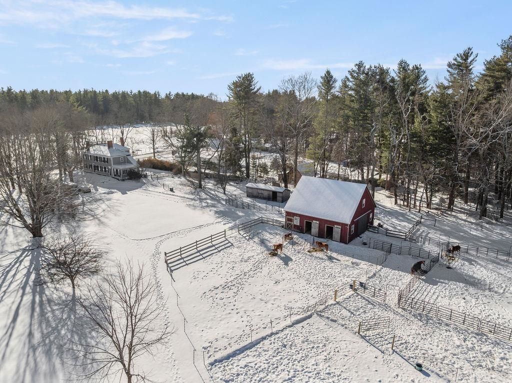 Photo of 337 Middle Road, Brentwood, NH 03833 (MLS # 5067975)
