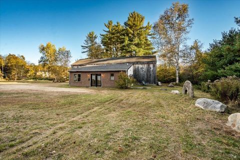Photo of 132 North Road, Deerfield, NH 03037 (MLS # 5066501)