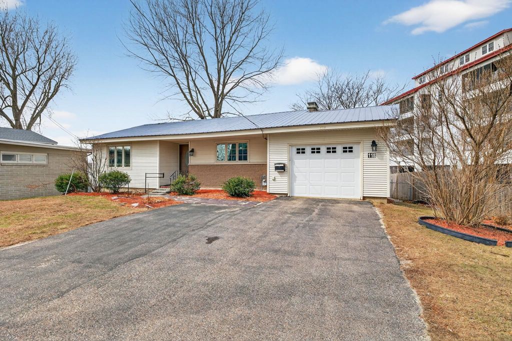 Photo of 118 River Road, Manchester, NH 03104 (MLS # 5080011)