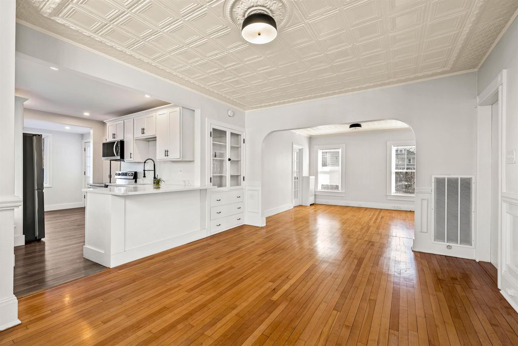 Photo of 26 Reservior Avenue, Manchester, NH 03104 (MLS # 5072551)