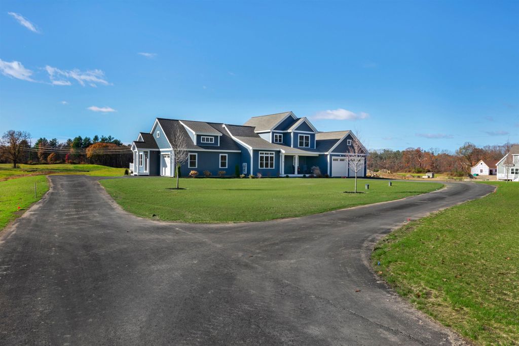 Photo of 8 Acadia Drive, Hudson, NH 03051 (MLS # 5061484)
