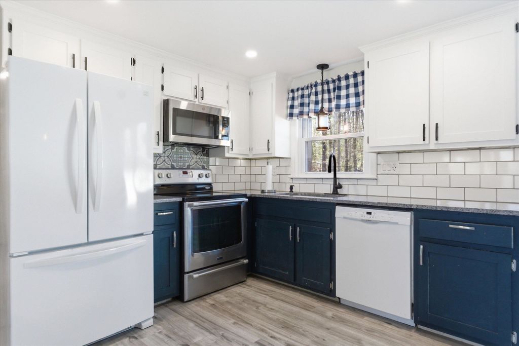 Photo of 5 Stafford Road, Nashua, NH 03062 (MLS # 5082958)